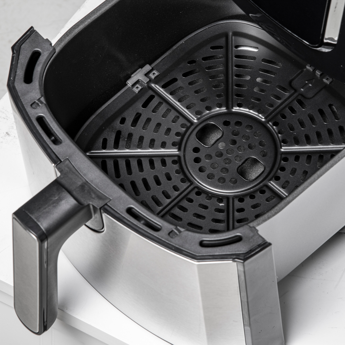 Healthy Chef 6.5L Air Fryer: 1700W with Digital Timer & 8 Cooking Programs